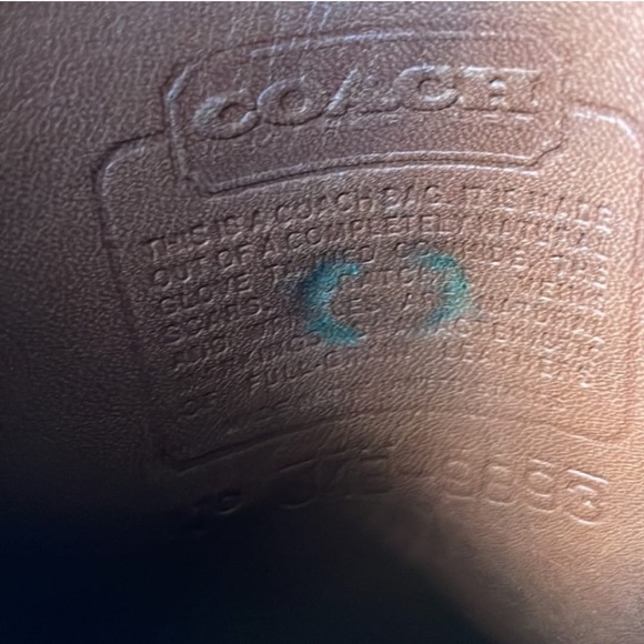 Coach Legacy bucket Gold Leather Shoulder bag ,top flap turnluck Closure - Picture 8 of 9